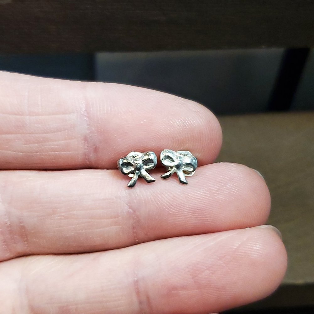 925 Sterling Silver Tarnished Tiny Bow Stud Earrings